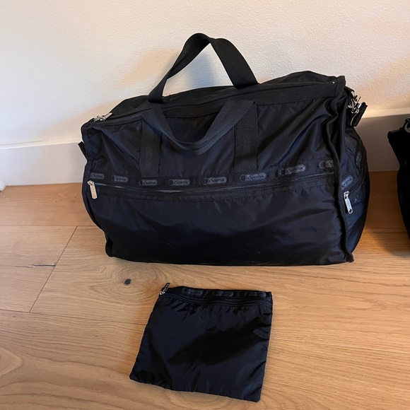 LeSportsac LARGE DELUXE WEEKENDER - Picture 2 of 3